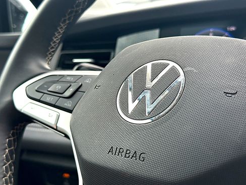 Used 2026 Volkswagen Tiguan SE FWD image 31