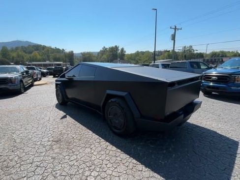 Used 2025 Tesla Cybertruck AWD Crew Cab image 9