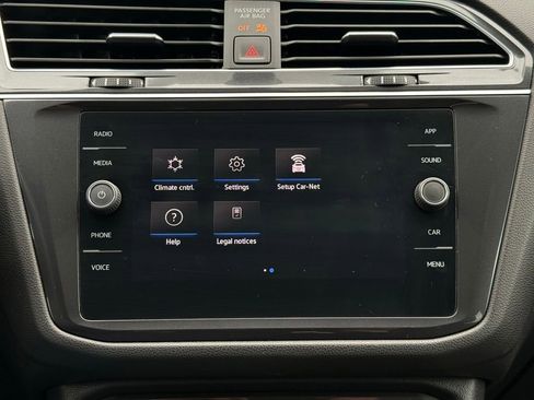 Used 2021 Volkswagen Tiguan SE image 32