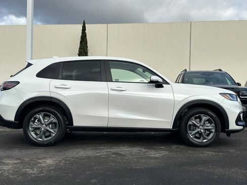 New 2026 Honda HR-V LX image 2