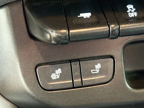 Used 2020 Chevrolet Colorado Z71 AWD/4WD image 17