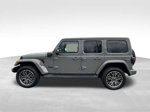 Used 2022 Jeep Wrangler Unlimited Sahara image 3