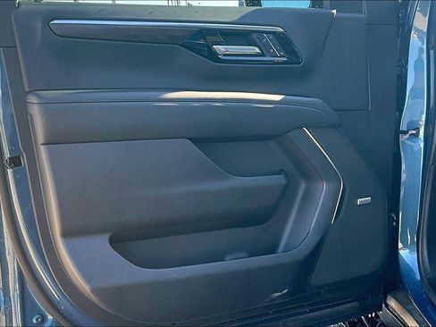 Used 2025 Chevrolet Suburban LT image 22