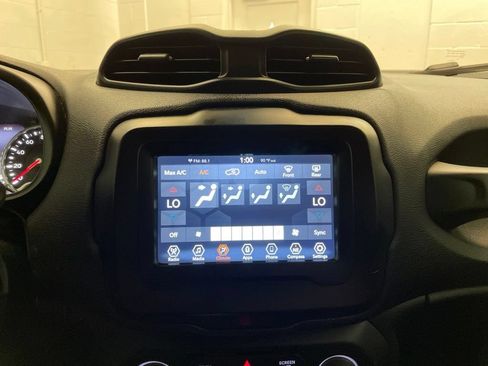 Certified 2021 Jeep Renegade Latitude FWD image 15