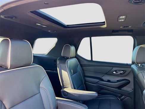Used 2023 Chevrolet Traverse Premier image 36