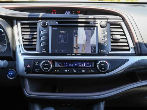 Used 2018 Toyota Highlander Limited Platinum AWD/4WD image 14