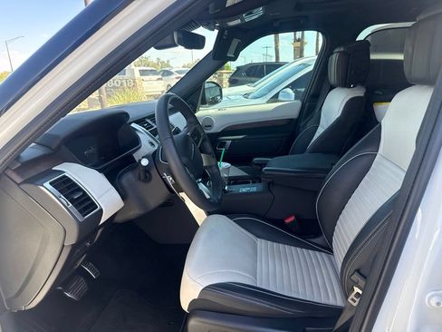 Used 2024 Land Rover Discovery Dynamic SE AWD/4WD image 8