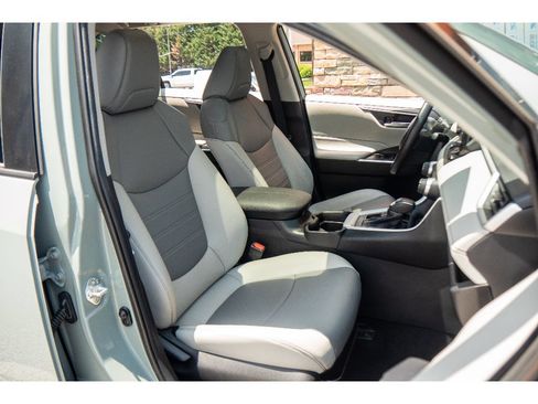 Used 2021 Toyota RAV4 XLE Premium AWD/4WD image 15