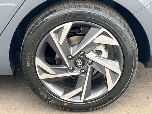 Used 2025 Hyundai Elantra Sport image 12