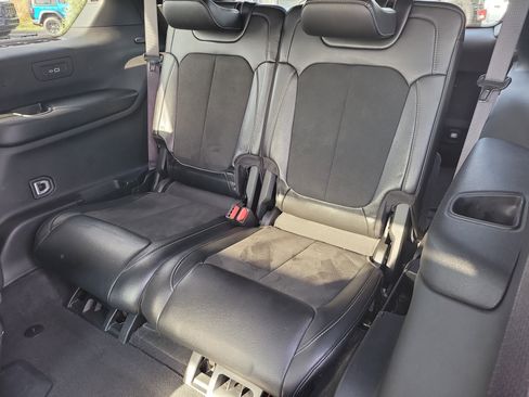 Used 2025 Jeep Grand Cherokee L Altitude image 12