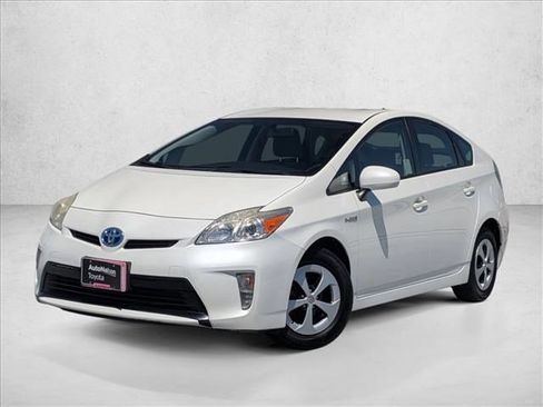 Used 2015 Toyota Prius Three FWD image 1