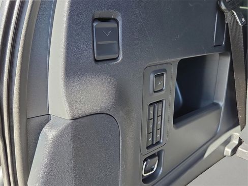 Used 2025 Ford Expedition Platinum image 10