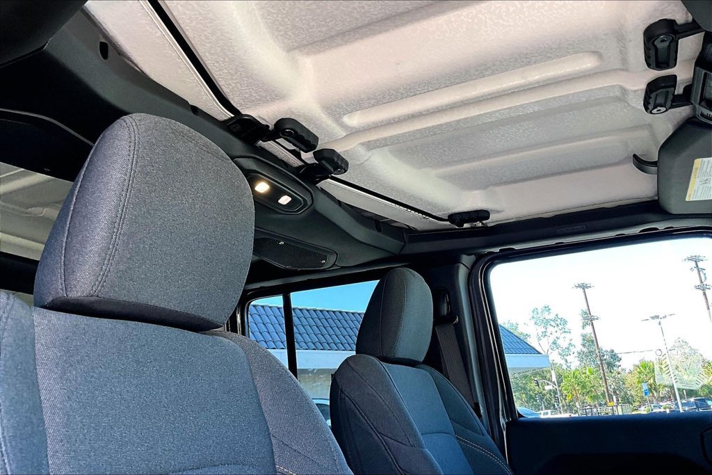 Used 2026 Jeep Wrangler Unlimited Sahara AWD/4WD image 14