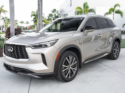 Used 2023 INFINITI QX60 Sensory w/ Vision Package FWD image 6