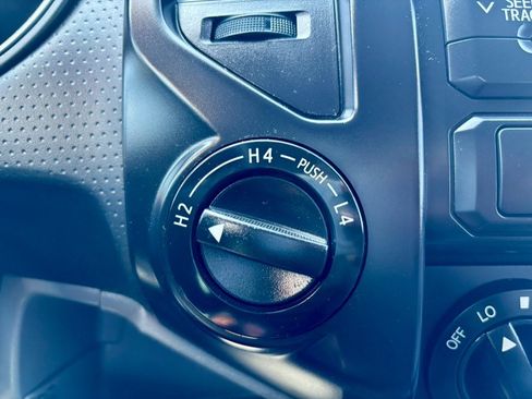 Used 2012 Toyota Tacoma 4x4 Regular Cab image 22