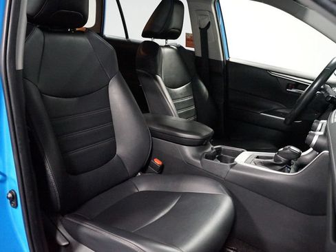 Used 2021 Toyota RAV4 XLE Premium FWD image 27