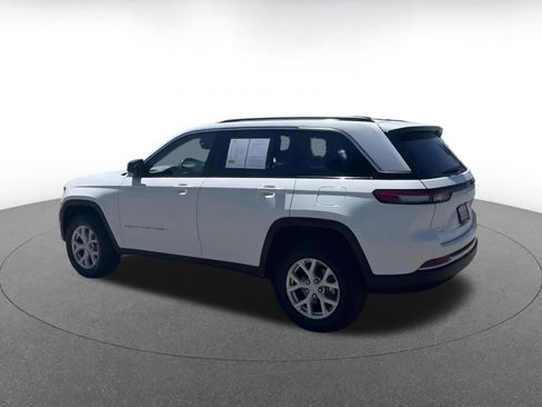 Used 2024 Jeep Grand Cherokee Limited image 10