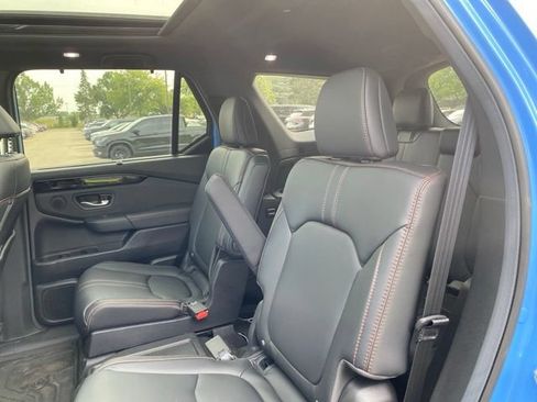 Used 2025 Honda Pilot TrailSport image 17
