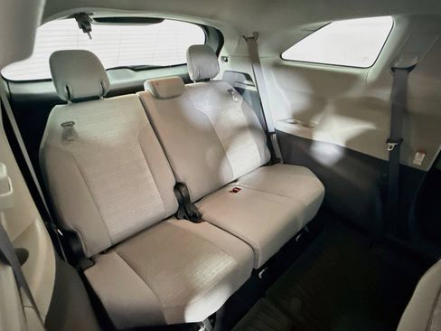 Certified 2022 Toyota Sienna LE FWD image 23