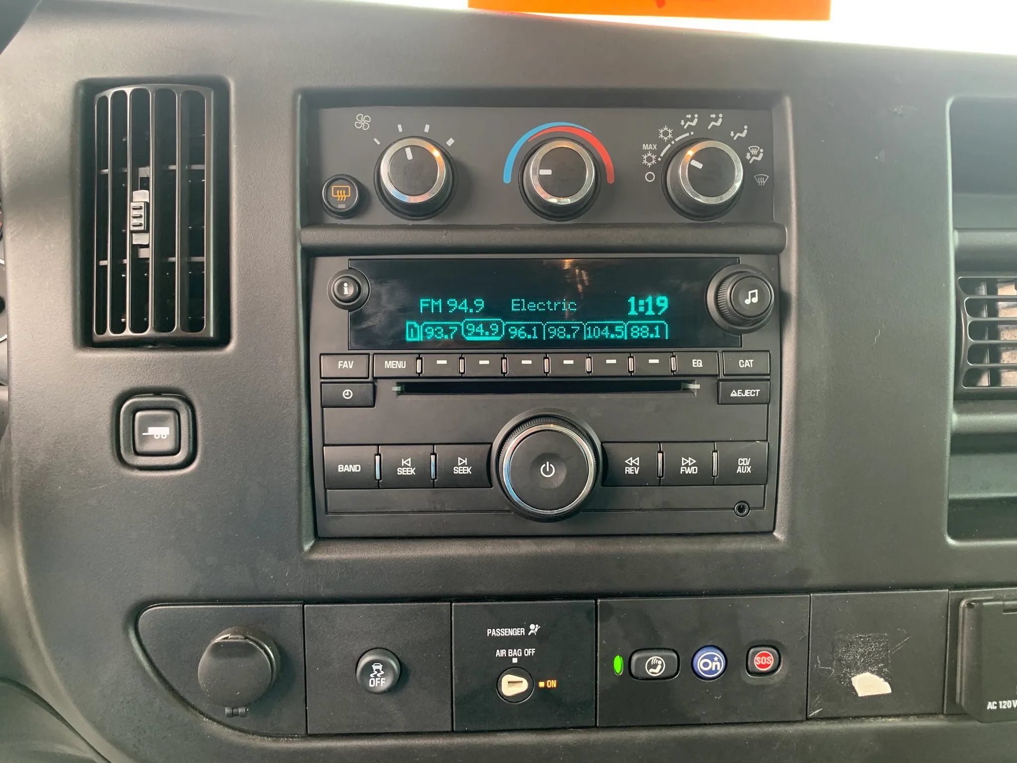 Used 2018 Chevrolet Express 3500 Extended w/ Driver Convenience Package RWD image 16