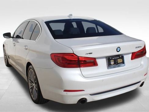 Used 2020 BMW 530e xDrive w/ Premium Package image 6