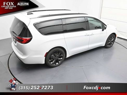 New 2026 Chrysler Pacifica Select image 29