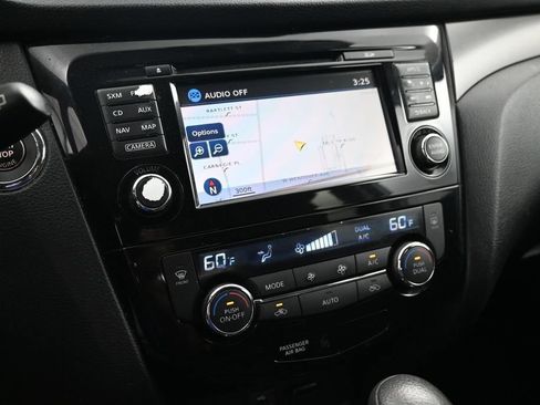 Used 2015 Nissan Rogue SV w/ SV Premium Package FWD image 21