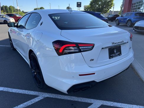 Used 2023 Maserati Ghibli Modena Q4 AWD/4WD image 6