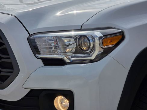 Used 2022 Toyota Tacoma TRD Off-Road w/ Technology Package image 8