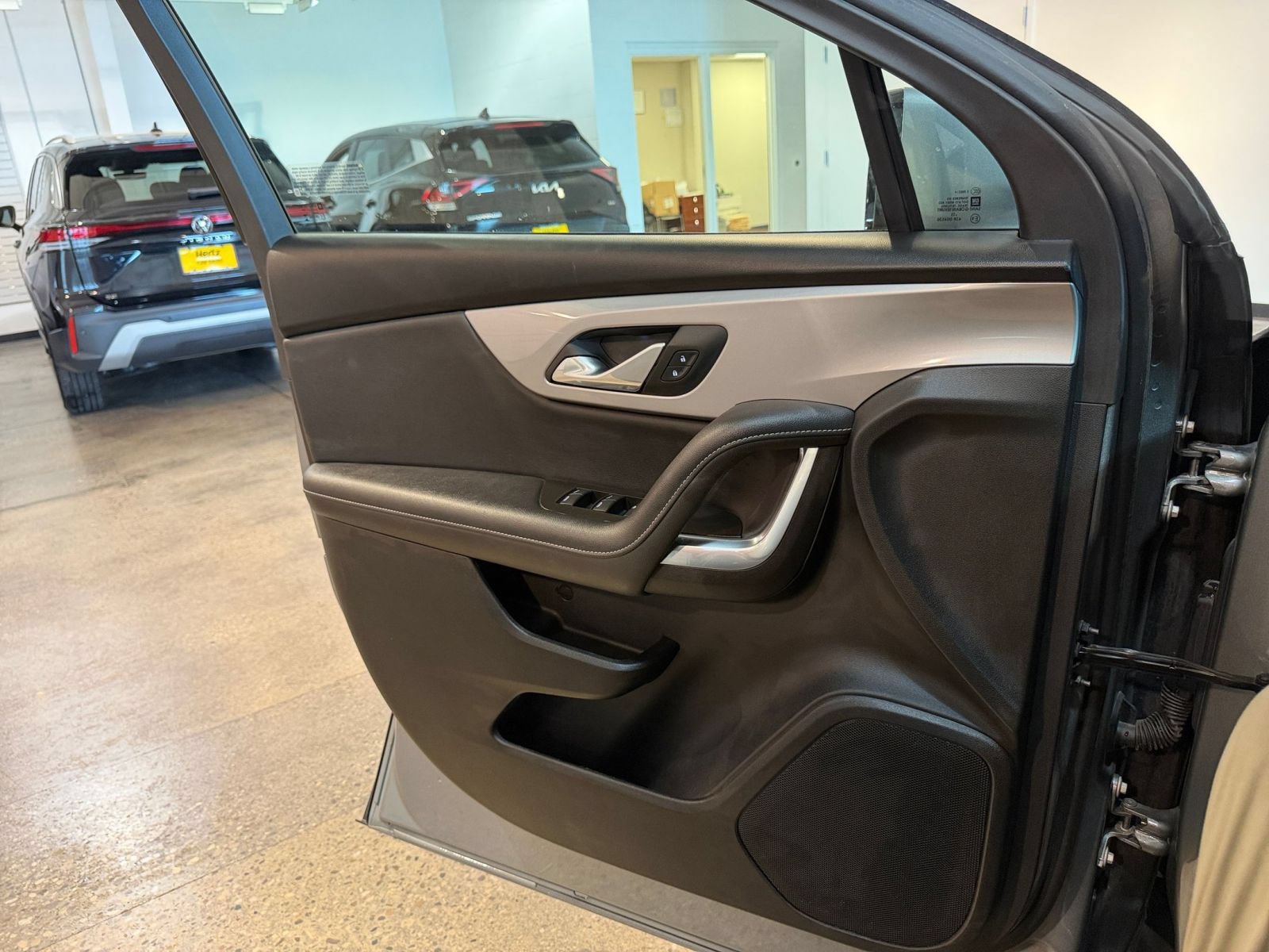 Used 2025 Chevrolet Blazer LT FWD image 18