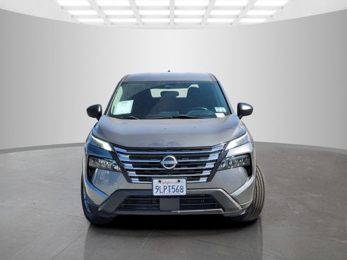 Used 2024 Nissan Rogue S AWD/4WD image 3
