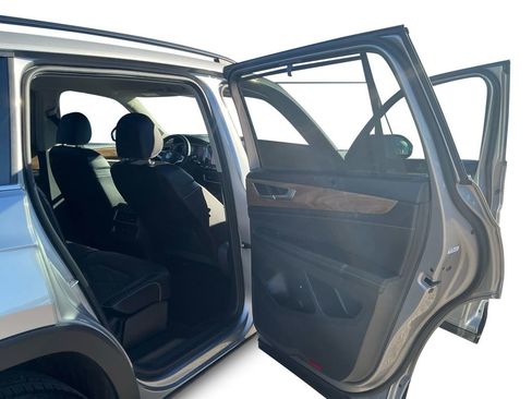 Used 2025 Volkswagen Atlas SE image 19