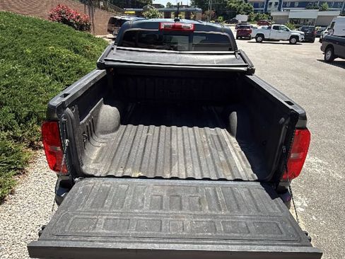 Used 2017 Chevrolet Colorado Z71 AWD/4WD image 9