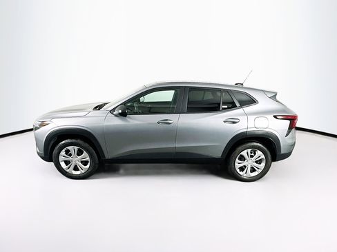 Used 2025 Chevrolet Trax LS image 4