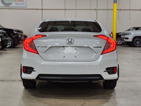 Used 2018 Honda Civic Touring image 10