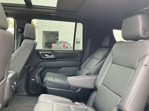 Used 2024 Chevrolet Suburban LT w/ Luxury Package AWD/4WD image 12
