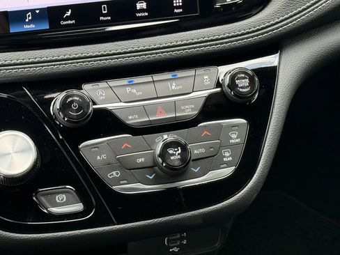 New 2026 Chrysler Pacifica Select w/ S Appearance Package FWD image 14