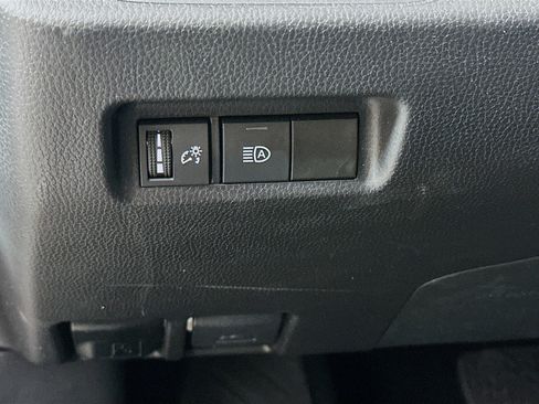 Used 2025 Toyota RAV4 XLE FWD image 17