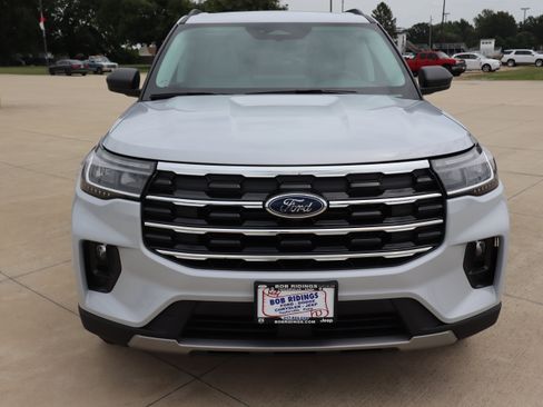 Used 2026 Ford Explorer Active w/ Active Comfort Package AWD/4WD image 2