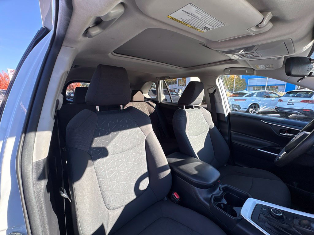 Certified 2020 Toyota RAV4 XLE w/ Convenience Package AWD/4WD image 11
