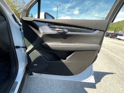 Used 2024 Cadillac XT6 Premium Luxury w/ LPO, Floor Liner Package AWD/4WD image 21