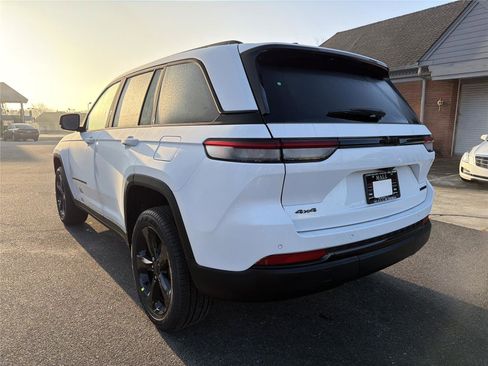 New 2025 Jeep Grand Cherokee Limited w/ Black Appearance Package image 8
