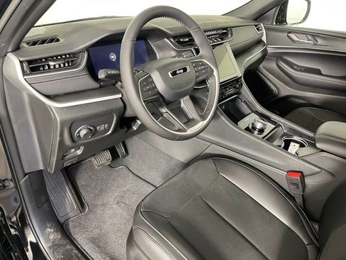 New 2025 Jeep Grand Cherokee Altitude AWD/4WD image 2