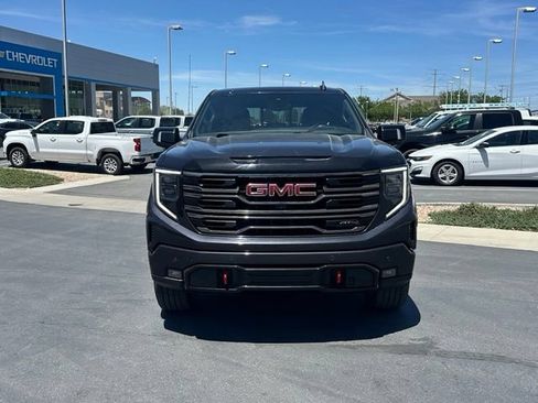 Used 2022 GMC Sierra 1500 AT4 w/ AT4 Premium Package AWD/4WD image 11