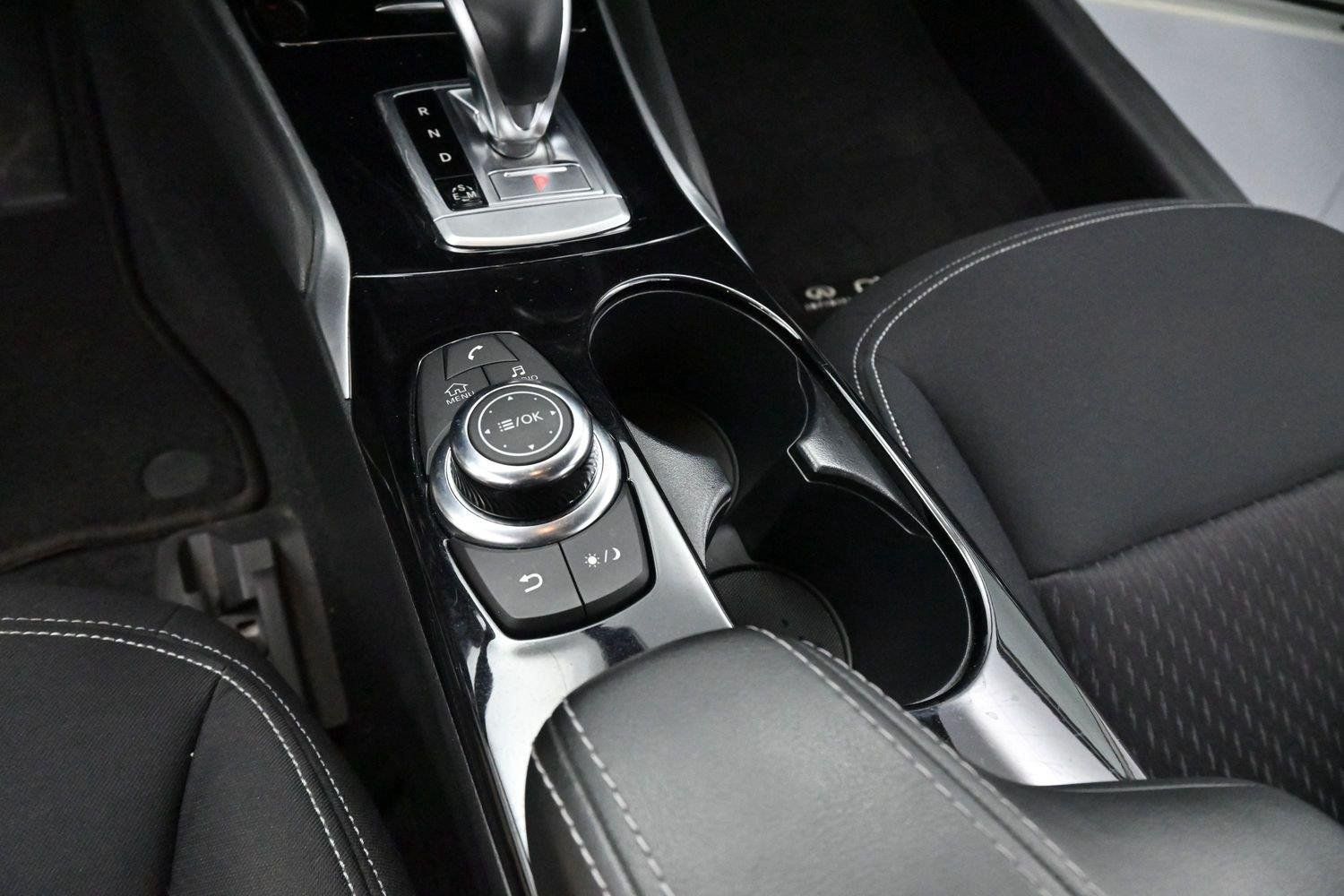 Used 2018 INFINITI QX30 FWD image 19