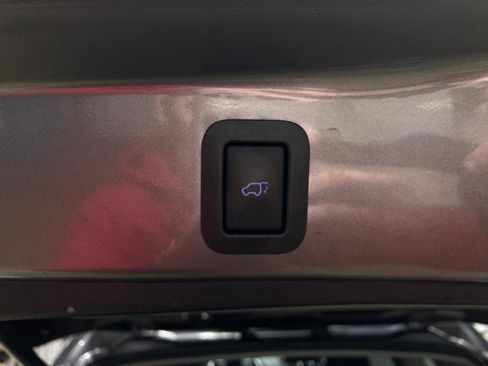 Used 2018 Toyota Highlander XLE image 23