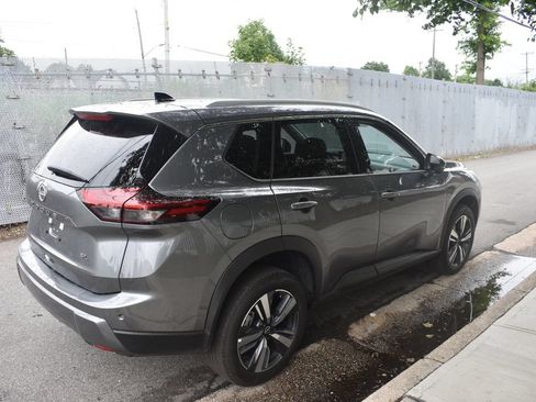 Used 2026 Nissan Rogue SL FWD image 5