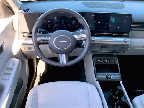 Certified 2025 Hyundai Kona SEL image 6