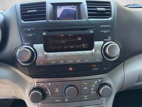 Used 2012 Toyota Highlander 4WD w/ Tech Pkg image 18
