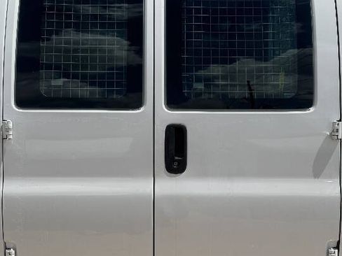 Used 2015 Chevrolet Express 2500 RWD image 48